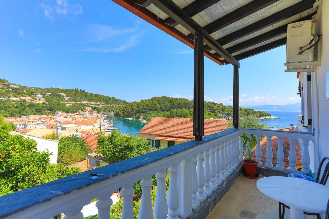 Vista Mare Faros Apartment Gaios Bagian luar foto